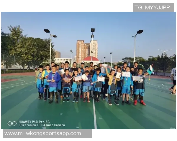 洛阳小学足球热潮兴起培养青少年运动精神与团队合作能力