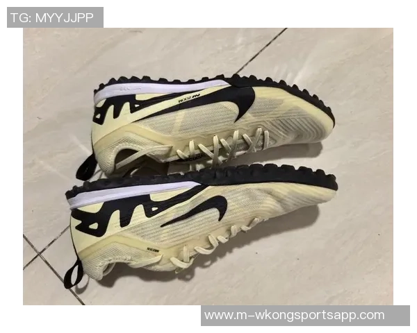 百度足球鞋助你在绿茵场上尽显风采,打造属于你的足球梦想之旅 百度足球鞋助你在绿茵场上尽显风采,打造属于你的足球梦想之旅