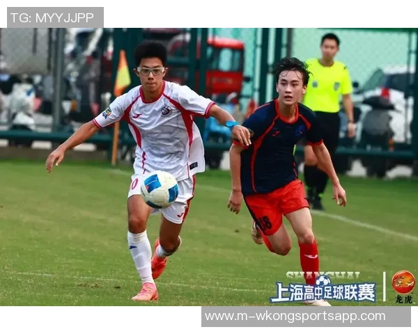 足球小将决赛激战正酣少年们的梦想与荣耀在绿茵场上交汇