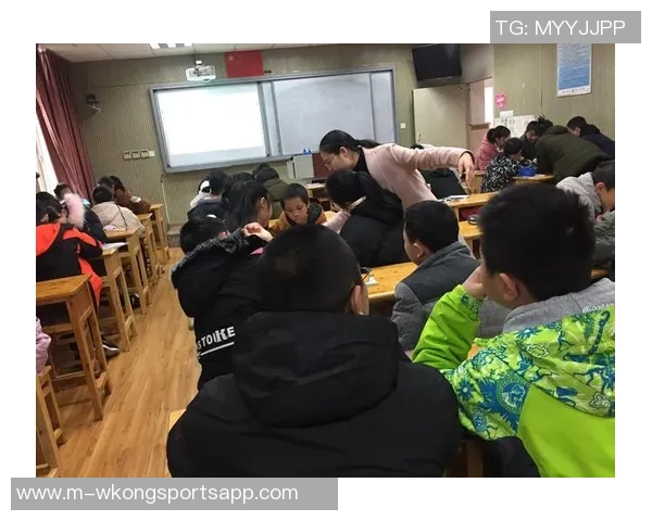 飞吧足球电影：追逐梦想的绿茵场上燃烧的青春与激情